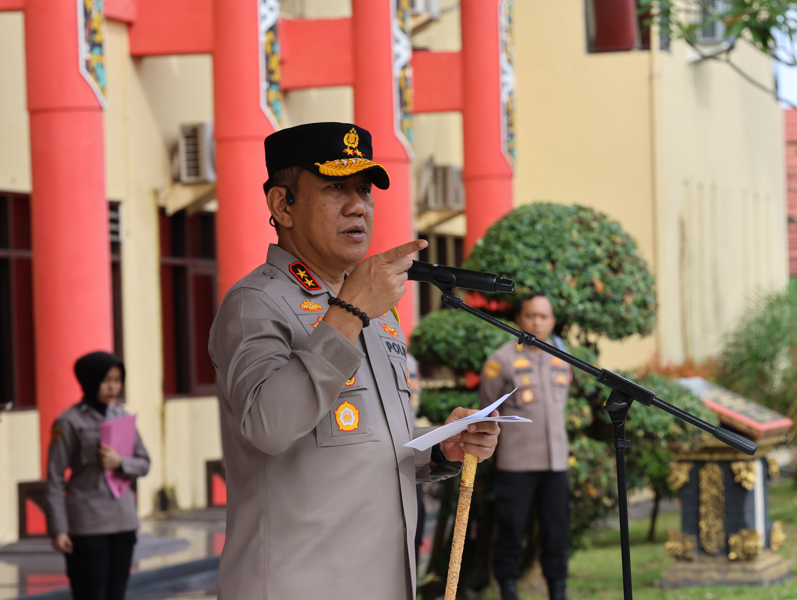 Dukung Program MBG, Kapolda Kalteng Serahkan Kendaraan Dapur Lapangan Beserta Rantis VVIP ke Satbrimob dan Ditsamapta