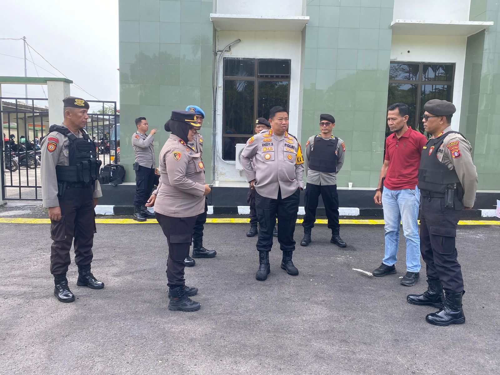 Gelar Pengamanan di Pengadilan Tinggi, Kapolresta Palangka Raya Berikan Arahan