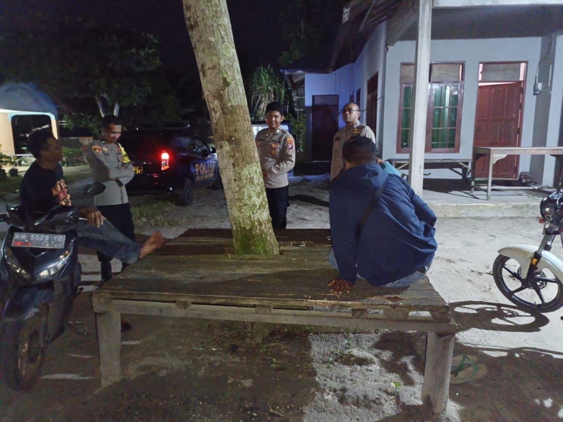 Patroli Dialogis, Polsek Bukit Batu Sambangi Warga Kelurahan Banturung