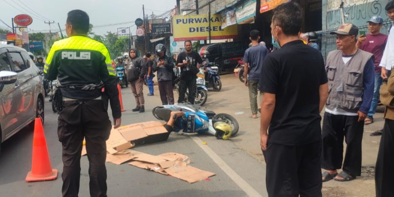 KBO Sat Lantas Polres Purwakarta Respon Cepat Saat Evakuasi Kecelakaan