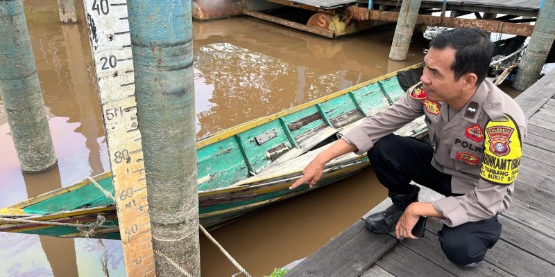 Pengecekan Debit Air di Tangkiling Kembali Dilakukan Anggota Polsek Bukit Batu