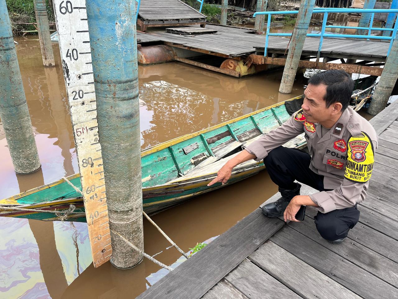 Pengecekan Debit Air di Tangkiling Kembali Dilakukan Anggota Polsek Bukit Batu