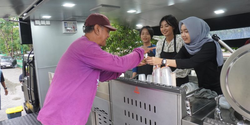 Ciptakan Kepedulian Masyarakat, Ditsamapta Polda Kalteng Gelar Randurlap dan Berbagi Makanan