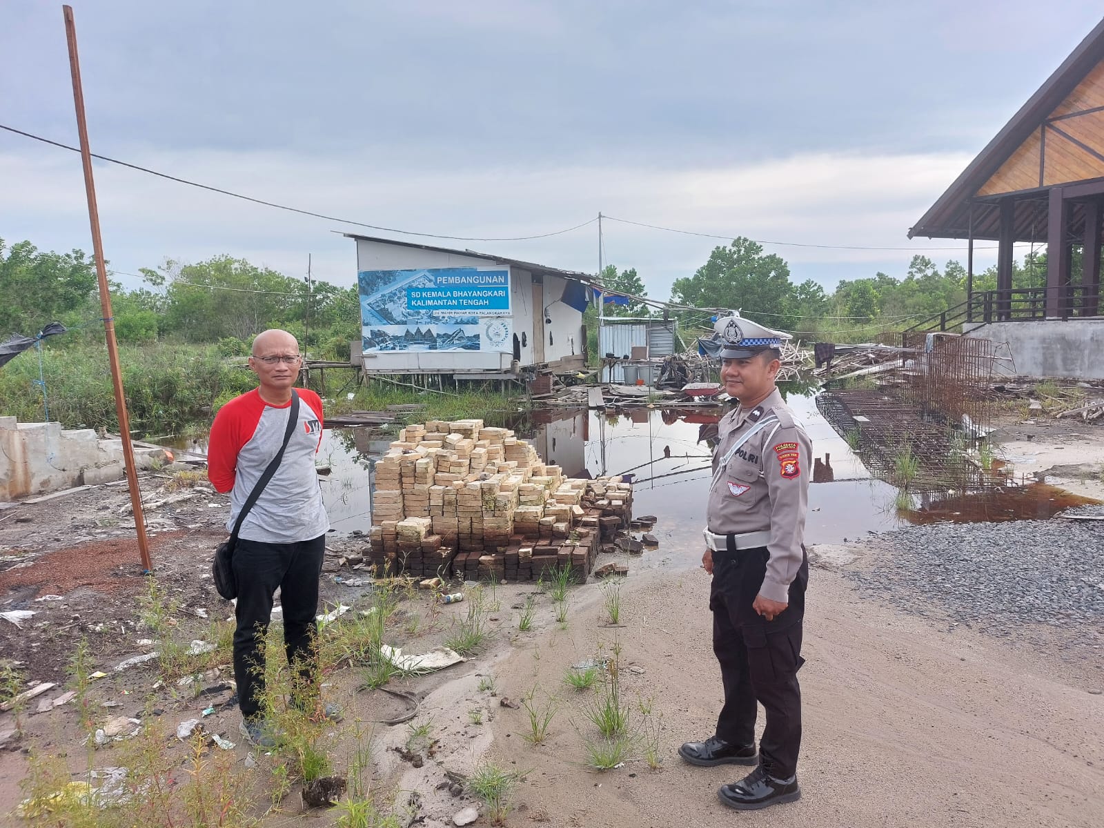 Patroli ke SD Alam, Polsek Pahandut Cek Keamanan dan Ketertiban Proses Pembangunan