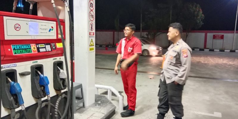 Anggota Polsek Bukit Batu Rutin Tinjau Kamtibmas ke SPBU