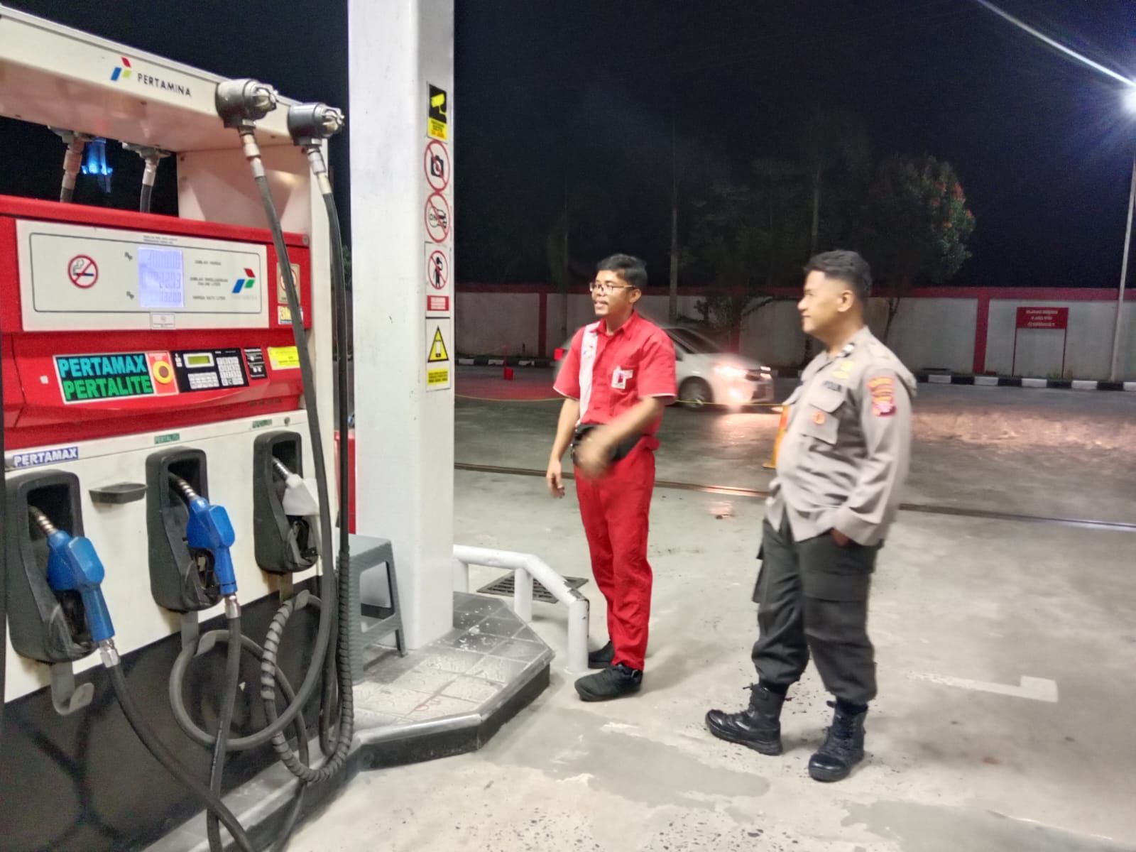 Anggota Polsek Bukit Batu Rutin Tinjau Kamtibmas ke SPBU