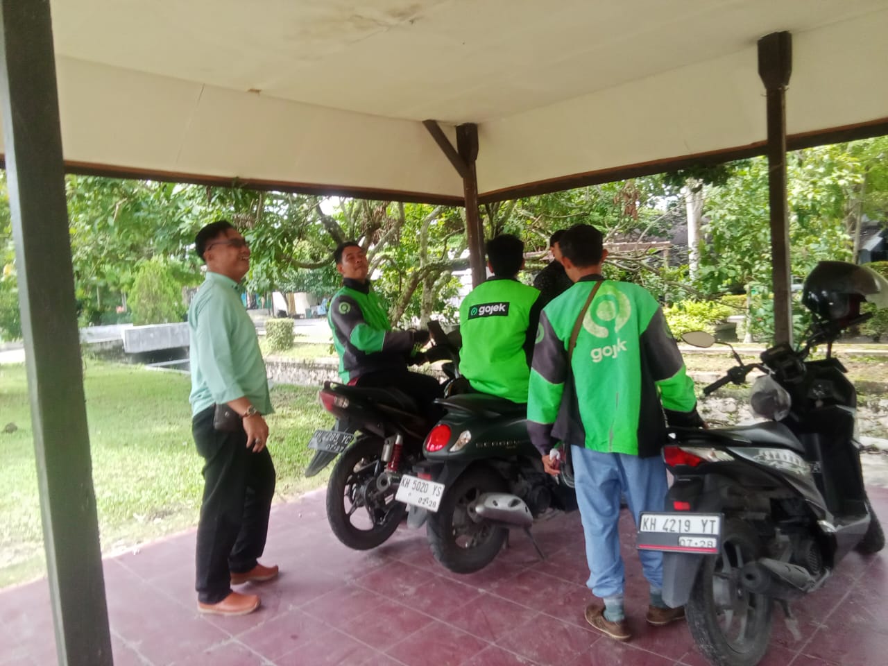 Personel Satlantas Polresta Palangka Raya Sambangi KPU untuk Pastikan Kelancaran Pemilu