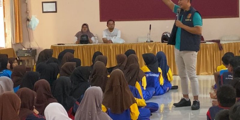 Satreskrim Polres Batang Gelar Sosialisasi Pencegahan Kenakalan Remaja di SMPN 1 Kandeman