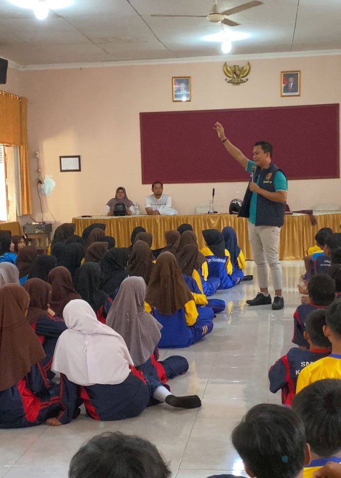 Satreskrim Polres Batang Gelar Sosialisasi Pencegahan Kenakalan Remaja di SMPN 1 Kandeman