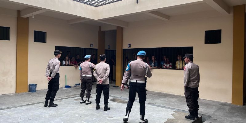 Anggota Sattahti Polresta Palangka Raya Gelar Pemeriksaan Rutin Kondisi Tahanan di Rutan