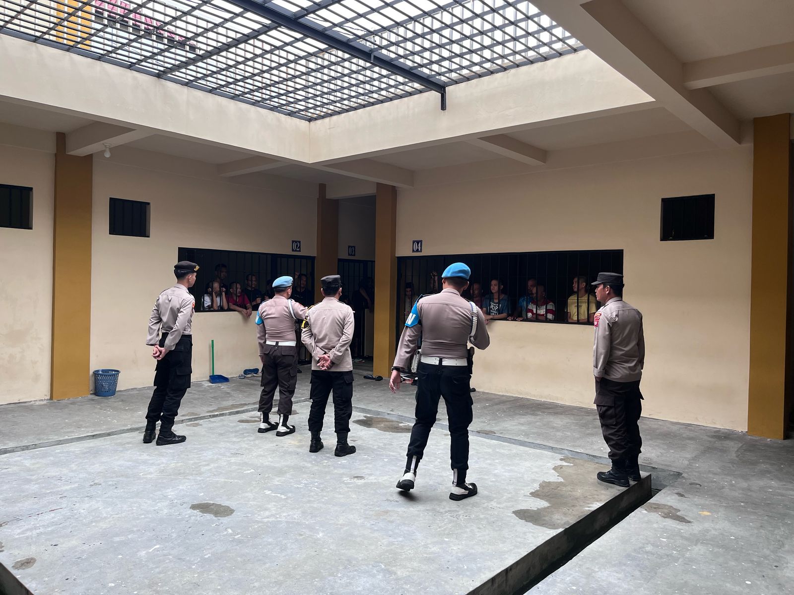 Anggota Sattahti Polresta Palangka Raya Gelar Pemeriksaan Rutin Kondisi Tahanan di Rutan