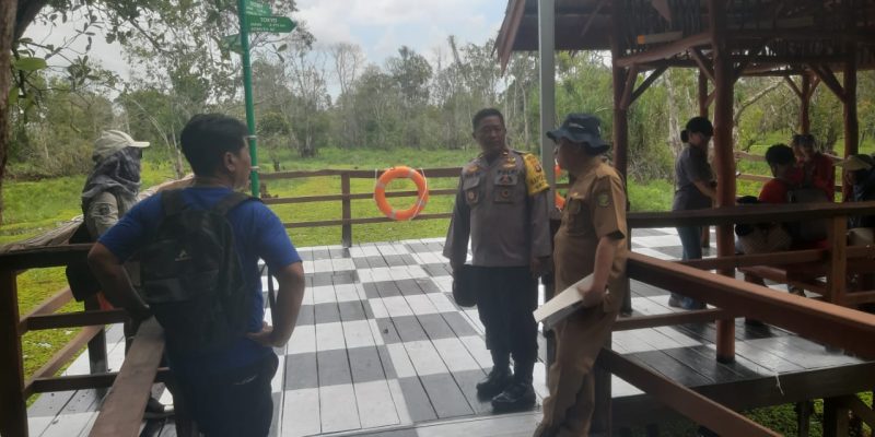 Kapolsek Bukit Batu Ikuti Rapat Zoom Terkait Rencana Cetak Sawah di Tumbang Tahai