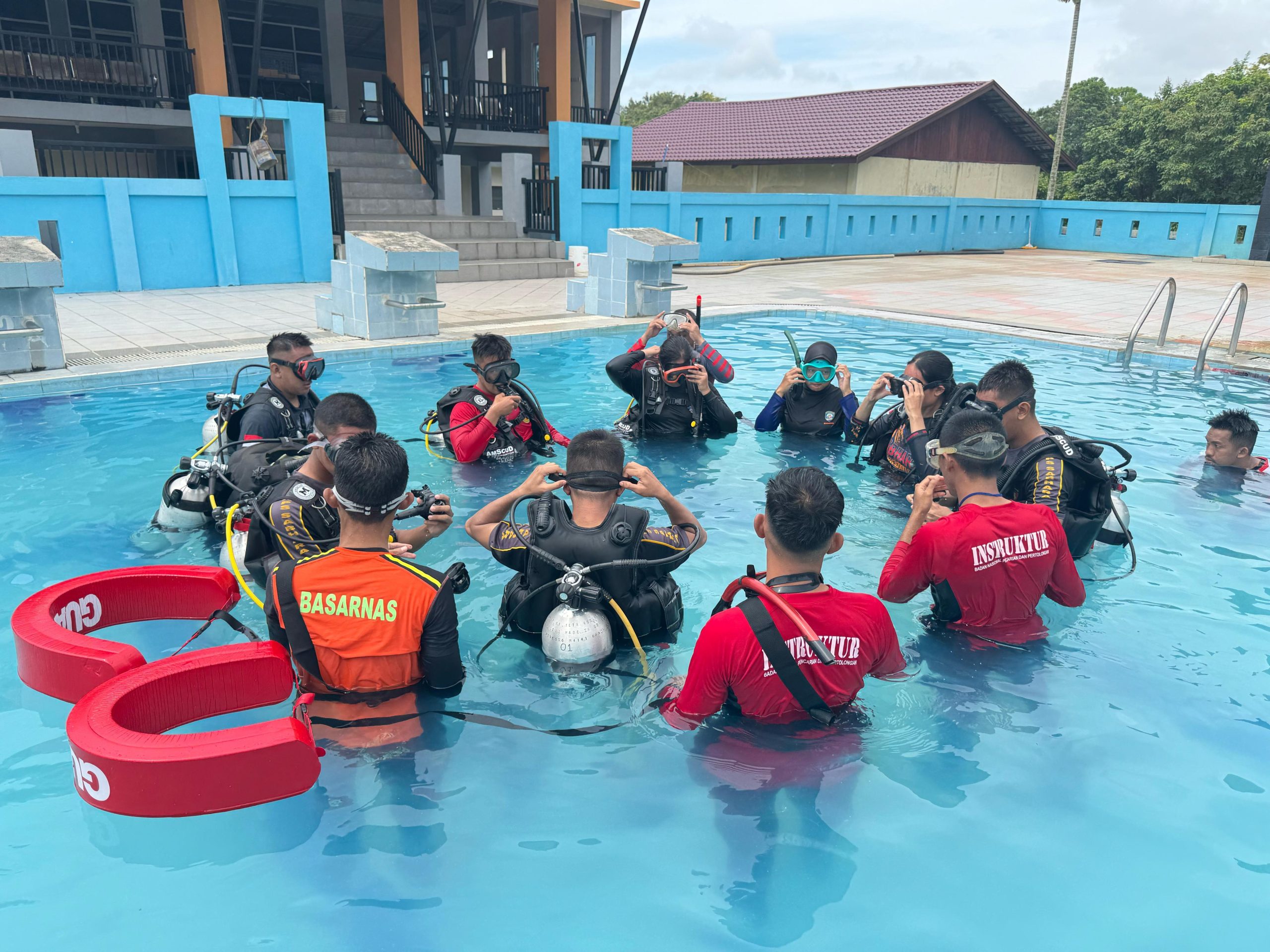 Tingkatkan Sinergitas, Ditsamapta Polda Kalteng Laksanakan Giat Latihan SAR Bersama Basarnas
