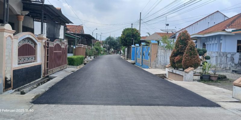 Bantuan Provinsi Disoal! Jalan Beton di Kalibeluk Rusak, Kini Malah Dilapisi Aspal