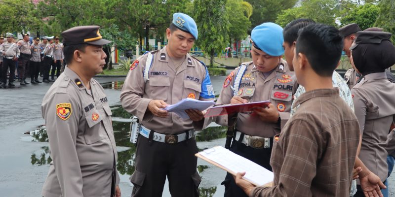 Persiapkan Apel Pagi Kesatuan, Sipropam Polresta Palangka Raya Cek Absensi Personel Tiap Satfung