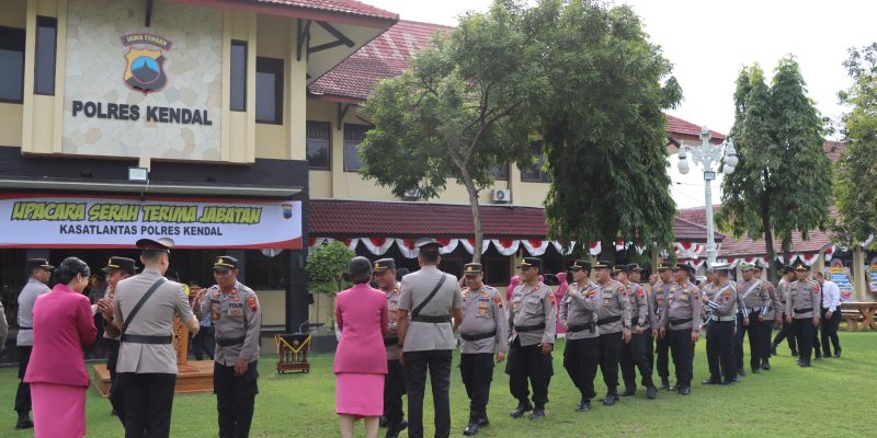Sertijab Kasatlantas Polres Kendal, Kapolres: Terus Tingkatkan Pelayanan Publik