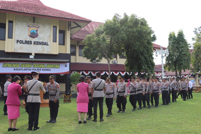 Sertijab Kasatlantas Polres Kendal, Kapolres: Terus Tingkatkan Pelayanan Publik