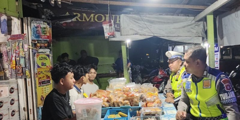 Kunjungi Warung Warga, Anggota Satlantas Polresta Palangka Raya Cegah Bali di Tangkiling