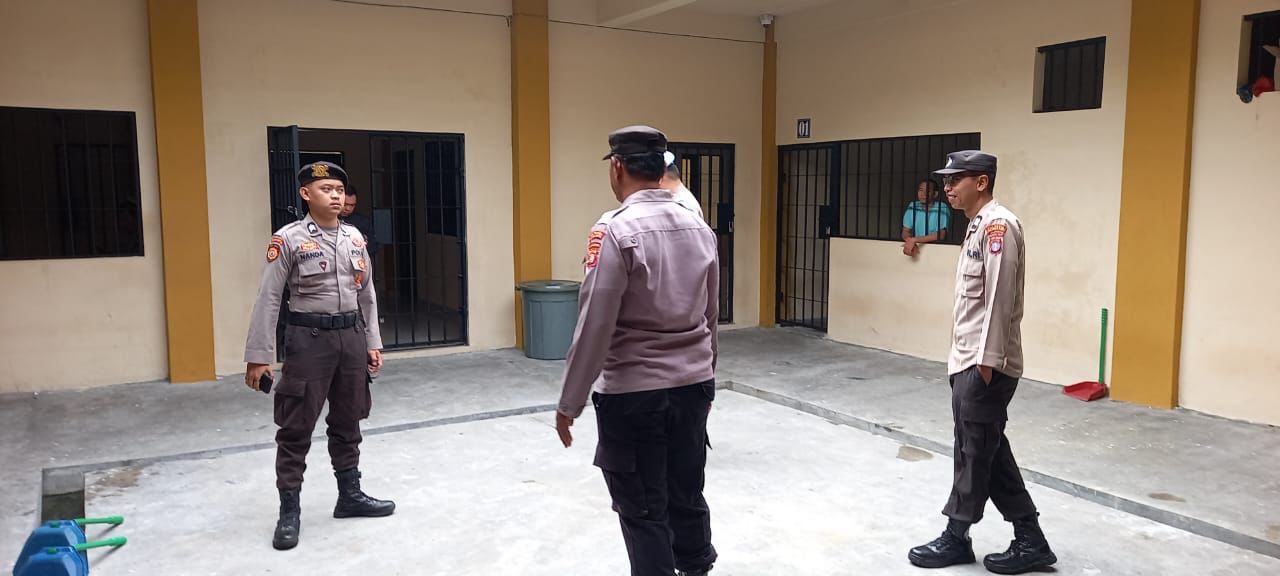 Personel Sattahti Polresta Palangka Raya Periksa Kondisi Tahanan