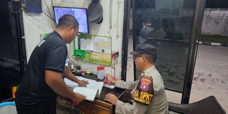 Kunjungan Anggota Polsek Bukit Batu ke PT. Tip Top Gasindo untuk Tinjau Kamtibmas