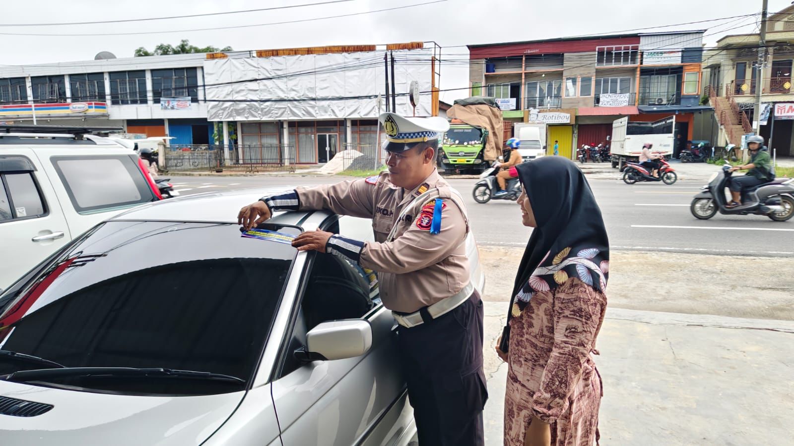 Satlantas Polresta Palangka Raya Sosialisasikan Ops Keselamatan Telabang 2025 di Agen J&T