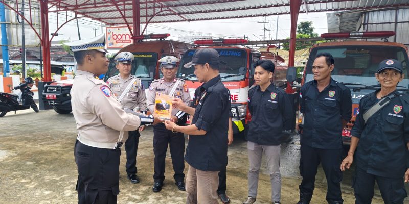 Datangi BPBD Kalteng, Unit Kamsel Satlantas Polresta Palangka Raya Ajak Warga Budayakan Tertib Berlalu Lintas