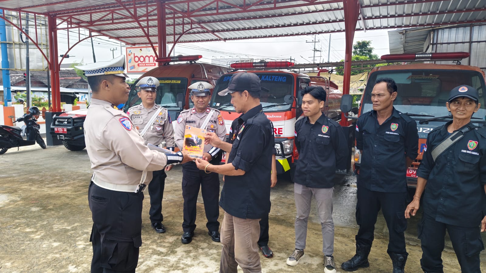 Datangi BPBD Kalteng, Unit Kamsel Satlantas Polresta Palangka Raya Ajak Warga Budayakan Tertib Berlalu Lintas