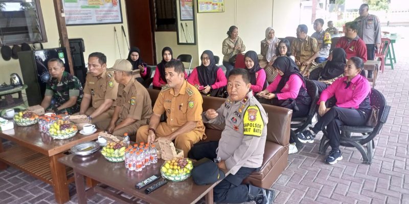 Polsek Bukit Batu bersama Forkopimcam dan Bhayangkari Ikuti Vicon Launching Perkuatan Program P2L