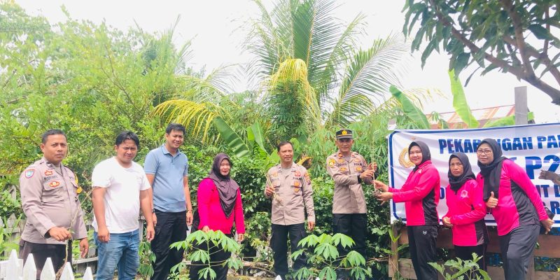 Polsek Rakumpit Panen Jambu Kristal, Beri Pakan Ikan dan Itik serta Tanam Bibit Sayur