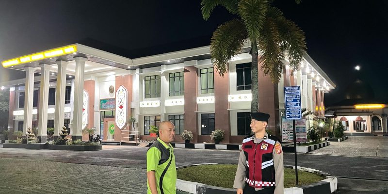 Anggota Satsamapta Polresta Palangka Raya Patroli Dialogis di Kantor Pengadilan Tinggi Agama