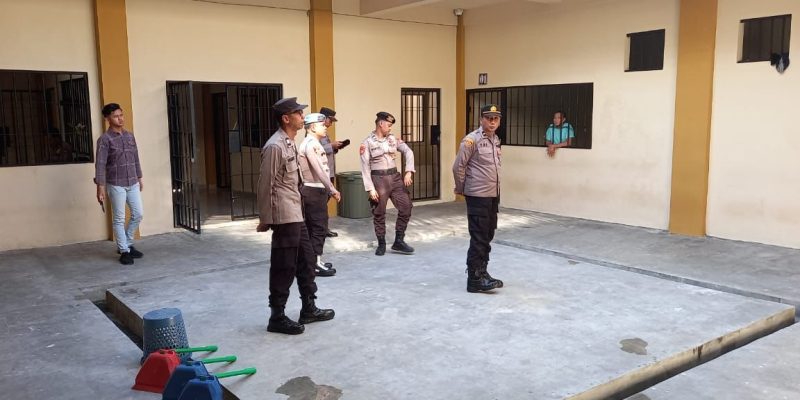 Personel Sattahti Polresta Palangka Raya Cek Rutin Kondisi para Tahanan