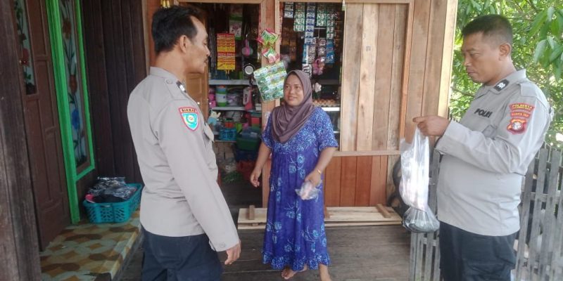 Datangi Warga, Bhabinkamtibmas Pahandut Seberang Bangun Kedekatan
