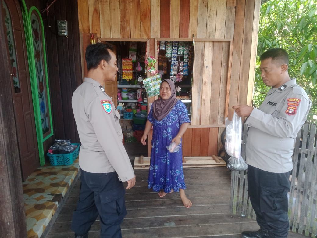 Datangi Warga, Bhabinkamtibmas Pahandut Seberang Bangun Kedekatan