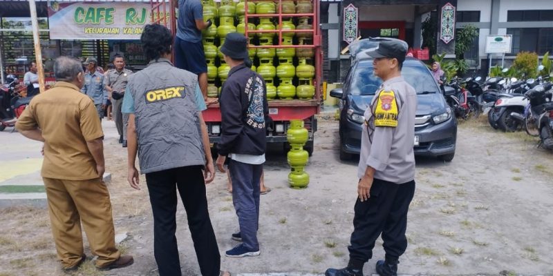 Polsek Sabangau Gelar Pam Operasi Pasar Elpiji di Kelurahan Kalampangan