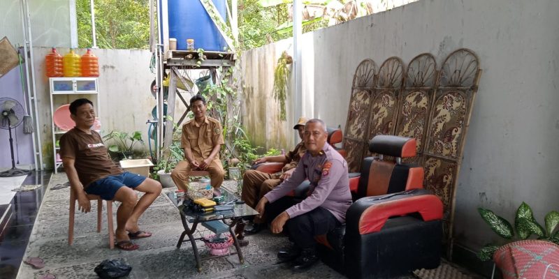 Kapolsek Bukit Batu Instruksikan Kanitbinmas Pererat Sinergitas dengan Lurah Tumbang Tahai dan Warga