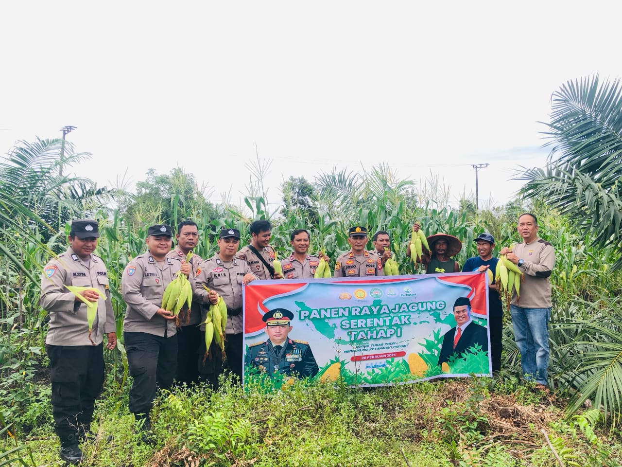 Kapolsek Rakumpit Sukseskan Panen Raya Jagung Serentak Tahap I di Petuk Bukit