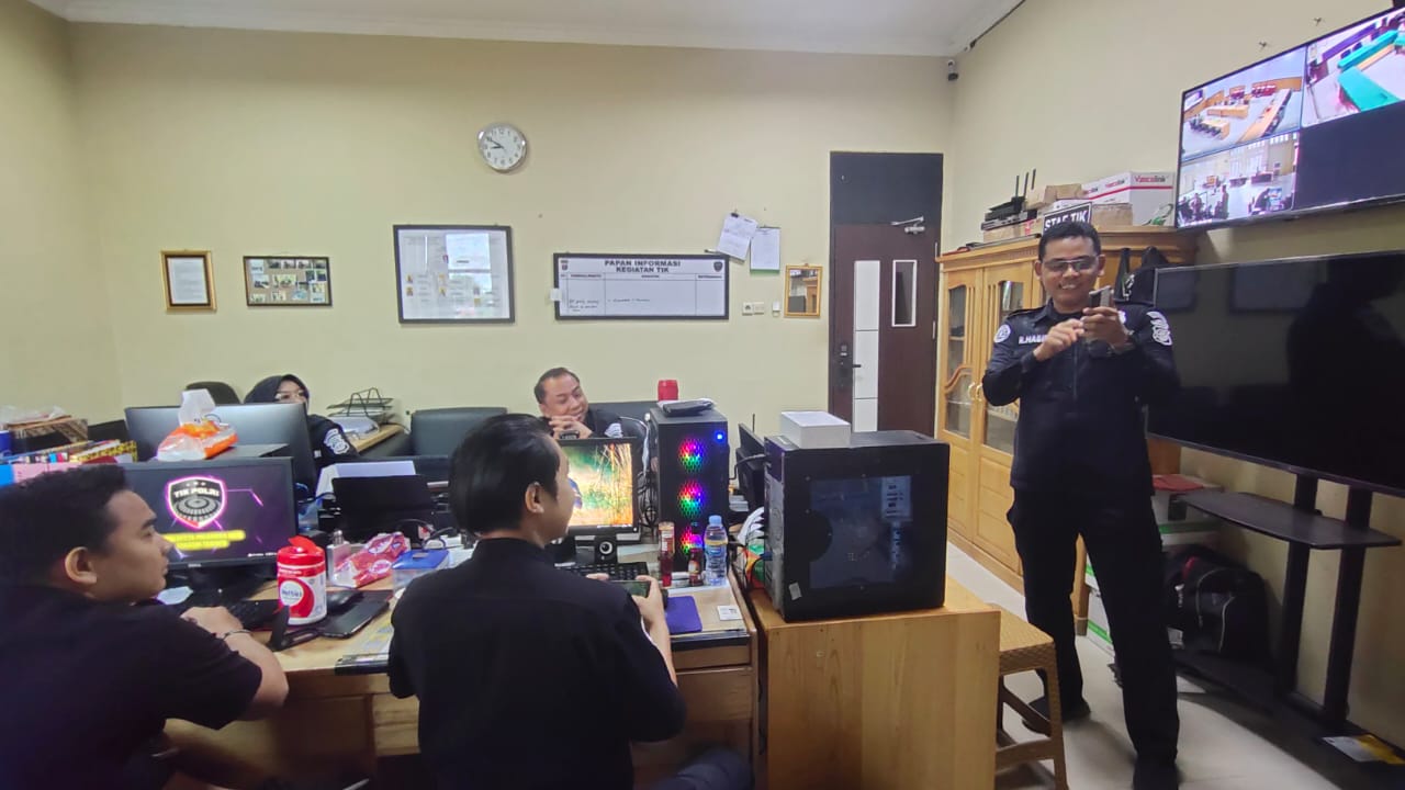 Humas Polresta Palangka Raya Sosialisasikan Literasi Digital kepada Personel TIK