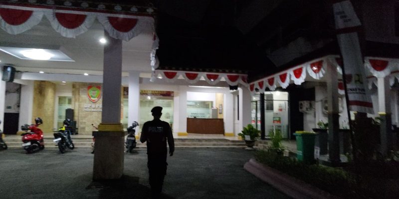 Anggota Samapta Polresta Palangka Raya Kunjungi Pos Jaga Kantor Dinas PUPR