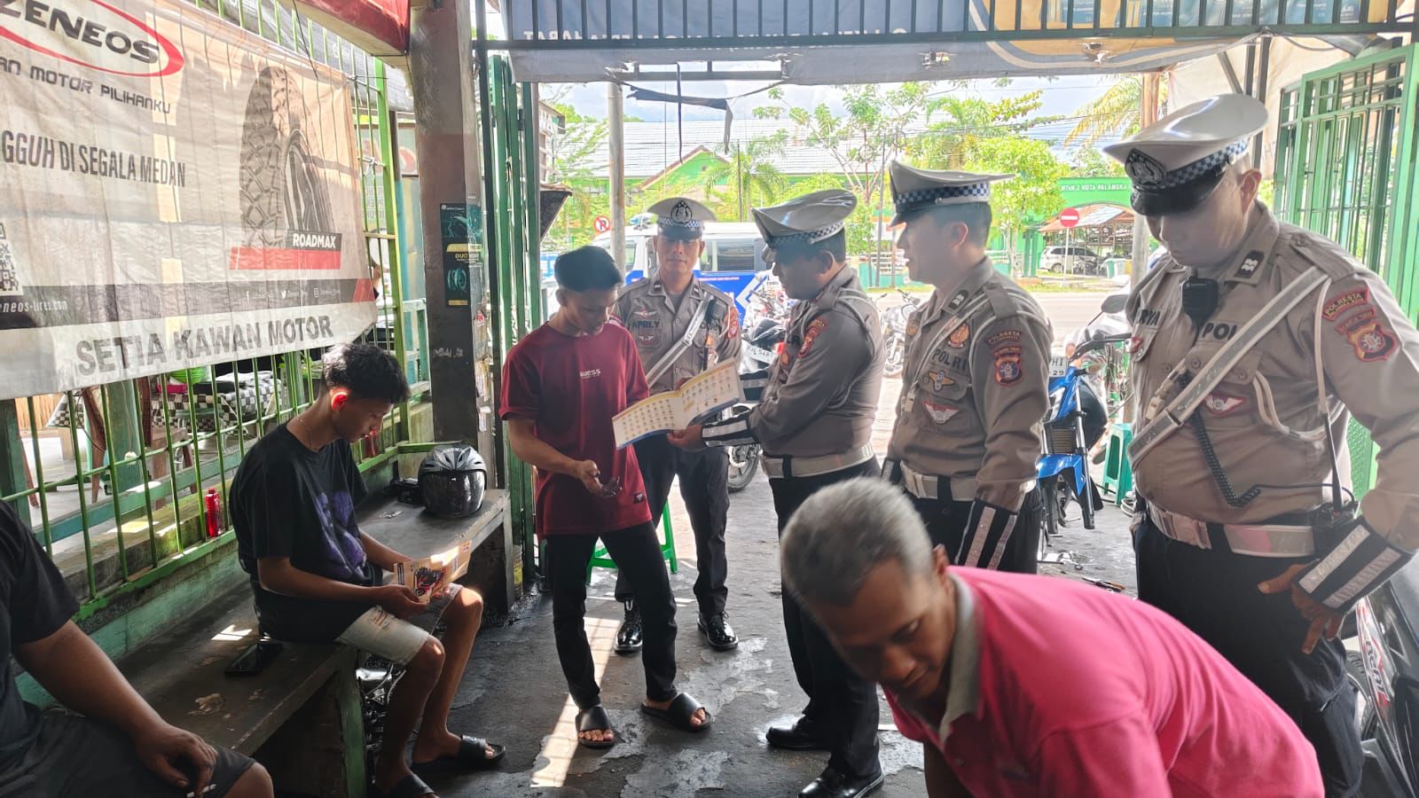 Unit Kamsel Satlantas Polresta Palangka Raya Lakukan Dikmas Lantas untuk Warga