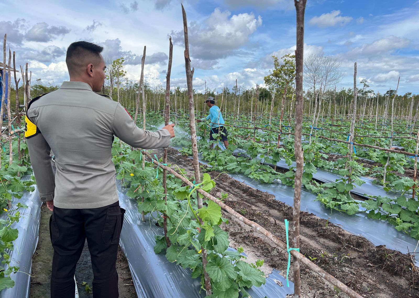 Polsek Bukit Batu Dukung Petani Kelola Lahan Demi Ketahanan Pangan