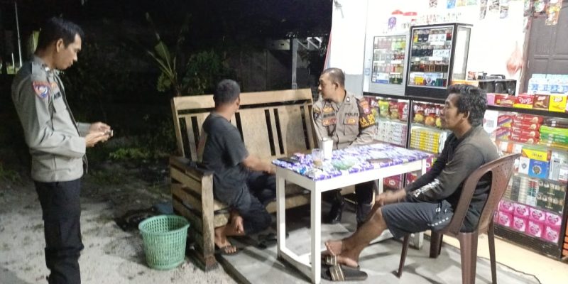 Anggota Polsek Bukit Batu Sambangi Warung di Banturung da Minta Jaga Kamtibmas
