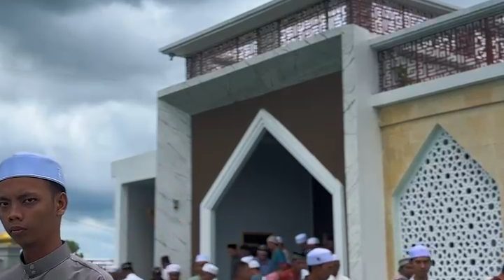 DKM Natabel Jannah Palangkaraya Gelar Jumat Berkah, Berbagi Nasi Kotak dan Kegiatan Amal Lainnya