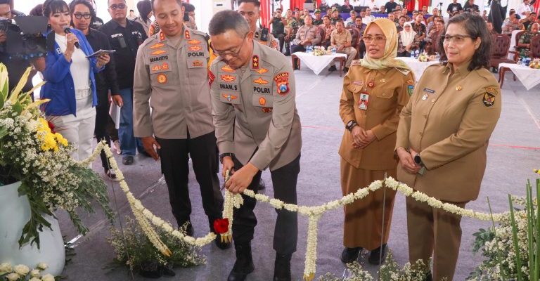 Kapolda Jatim Resmikan GOR Bulutangkis Tathya Dharaka Polres Kediri Kota