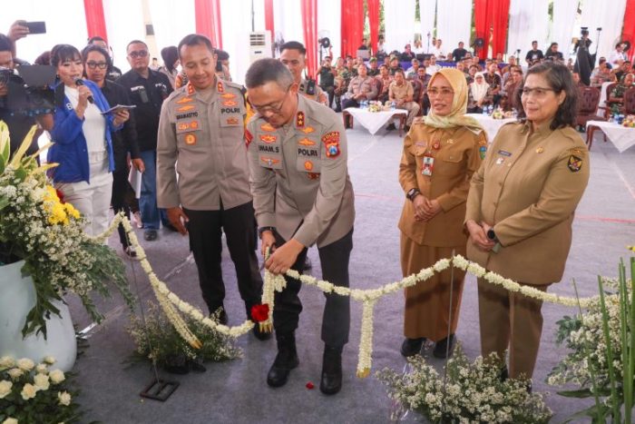 Kapolda Jatim Resmikan GOR Bulutangkis Tathya Dharaka Polres Kediri Kota