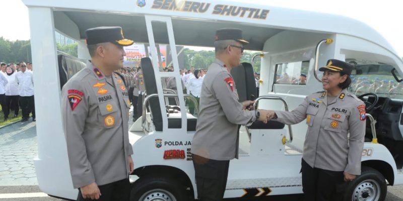 Optimalkan Pelayanan Publik, Kapolda Jatim Serahkan Mobil Shuttle Semeru SPKT