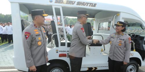 Optimalkan Pelayanan Publik, Kapolda Jatim Serahkan Mobil Shuttle Semeru SPKT