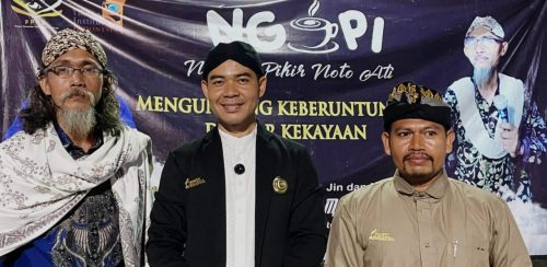 Penyematan “Pin Emas Kamulyan” Dari Ponpes Jin Dan Manusia Kepada Santri
