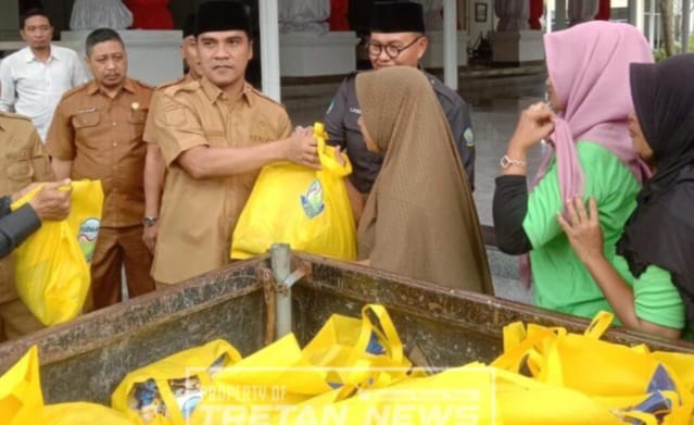 PUDAM Sumber Sejahtera kab Bangkalan Salurkan 3.000 Paket Beras