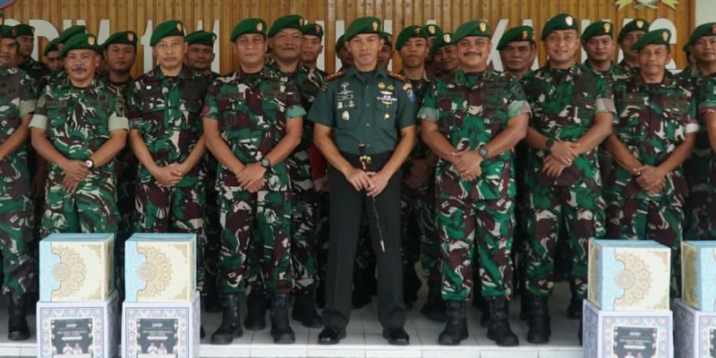 Dandim 1011/Klk Pimpin Apel Pemberangkatan Cuti Gelombang I dan Pembagian Bingkisan Lebaran 1446 H