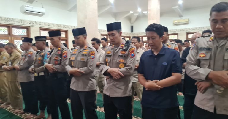 Polres Kediri Kota Gelar Shalat Gaib Wujud Empati Atas Gugurnya 3 Anggota Dalam Tugas di Way Kanan Lampung